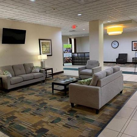 Quality Inn & Suites Downtown Мэнсфилд Экстерьер фото